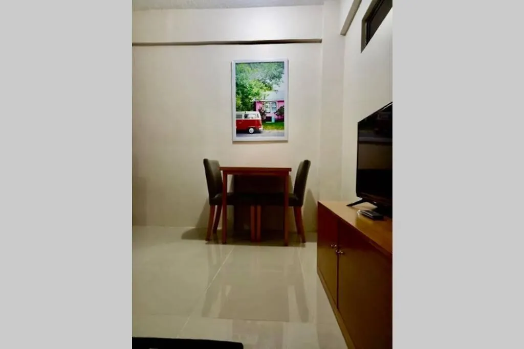 Trendy 1-Bedroom Condo Malabanias Angeles Apartament